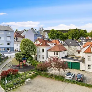 Apartment Behind Bryggen - Renovated - Budget Friendly, Bergen